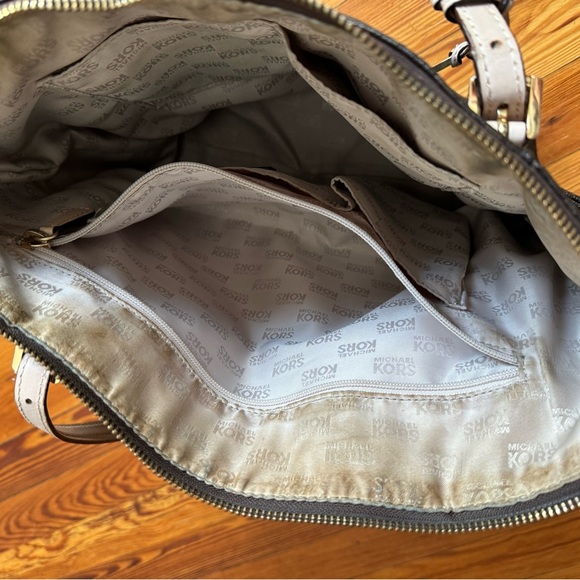 Michael Kors bag, in ok shape, cooor brown with MK logo all over - Picture 3 of 8